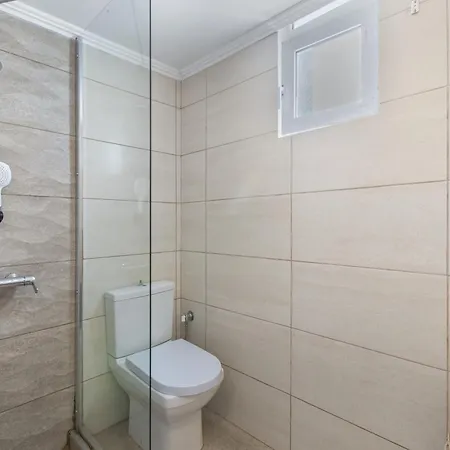 Luxsuites * 干尼亞