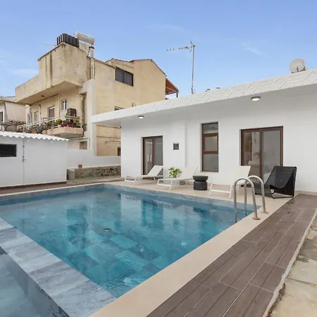 Luxsuites Villa *