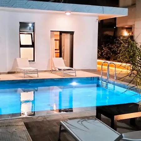 Luxsuites Villa *